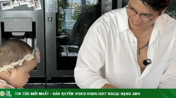 Ảnh sao 8/3: Con gái 6 tháng tuổi ngồi xem Huy Trần nấu ăn kenhtingame com thumb anh sao 8 3 con gai 6 thang tuoi ngoi xem huy tran nau an 19f9 940w