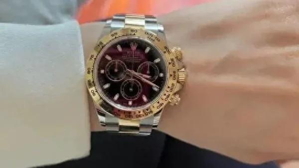 Bán đồng hồ Rolex thu về hơn 560 triệu đồng: người phụ nữ bị phong tỏa tài sản và bị công an đưa vào diện tình nghi kenhtingame com thumb ban dong ho rolex thu ve hon 560 trieu dong nguoi phu nu bi phong toa tai san va bi cong an dua vao dien tinh nghi 822e1773315145558 940w