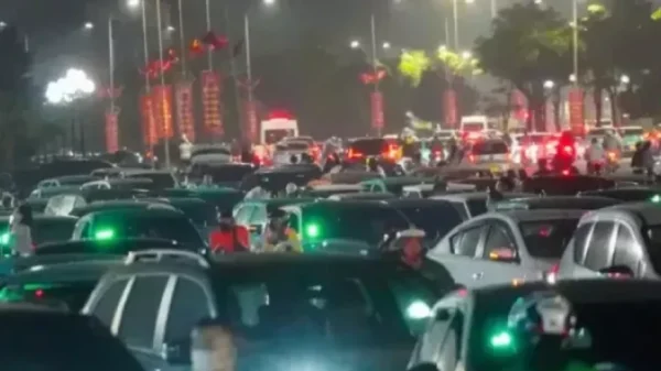 Biển người rời đi, Mỹ Đình tắc nghẽn lúc nửa đêm kenhtingame com thumb bien nguoi roi di m dinh tac nghen luc nua dem a4441773715580920 940w