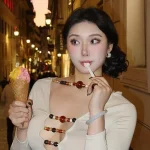 Bông hồng lai người Úc gây sốt với phong cách thời trang Âu-Á, khiến fan mê mệt kenhtingame com thumb bong hong lai nguoi uc gay sot voi phong cach thoi trang au a khien fan me met 806f1773461859925 940w