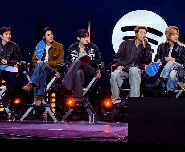 BTS đẹp trai xuất ngoại, Jung Kook bắn tiếng Anh thả thính cực mượt ở Mỹ kenhtingame com thumb bts dep trai xuat ngoai jung kook ban tieng anh tha thinh cuc muot o m 49791774326048720 940w