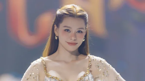 Bùi Lan Hương nổi giận khi bị gọi là ca sĩ “nhảm nhí 1 bài hit” kenhtingame com thumb bui lan huong noi gian khi bi goi la ca si nham nhi 1 bai hit 646a1774319369811 940w