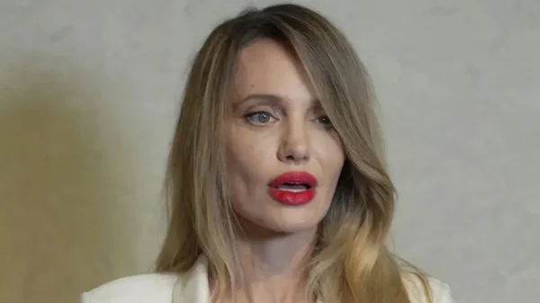 Chẳng ai muốn tin đây là Angelina Jolie kenhtingame com thumb chang ai muon tin day la angelina jolie 87221774920584978 940w