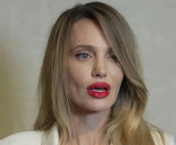 Chẳng ai muốn tin đây là Angelina Jolie kenhtingame com thumb chang ai muon tin day la angelina jolie 87221774920584978 940w