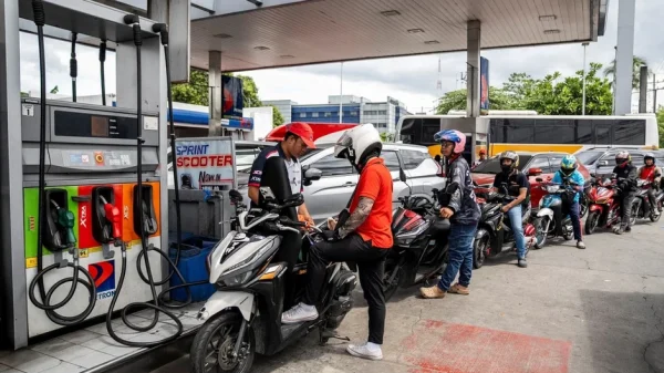 Chỉ còn xăng đủ cho 53 ngày, nước Đông Nam Á tuyên bố tình trạng khẩn cấp quốc gia kenhtingame com thumb chi con xang du cho 53 ngay nuoc dong nam a tuyen bo tinh trang khan cap quoc gia 9bb11774407642126 940w