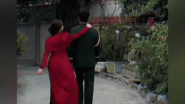 Chồng sắp cưới nhấc bổng Hòa Minzy bằng một tay gây sốt kenhtingame com thumb chong sap cuoi nhac bong hoa minzy bang mot tay gay sot 1a9c 940w