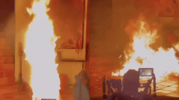 Clip sốc: Katy Perry gặp sự cố cháy trên phim trường MV, ekip hoảng hốt lao ra dập lửa kenhtingame com thumb clip soc katy perry gap su co chay tren phim truong mv ekip hoang hot lao ra dap lua 52921773464345996 940w