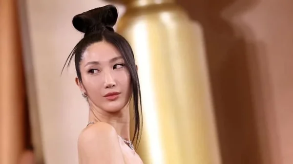 Cô gái bị cả Hàn Quốc từ chối đổi đời nhờ 1 ca khúc, nay là chủ nhân Oscar - Grammy kenhtingame com thumb co gai bi ca han quoc tu choi doi doi nho 1 ca khuc nay la chu nhan oscar grammy e3da1773638792978 940w