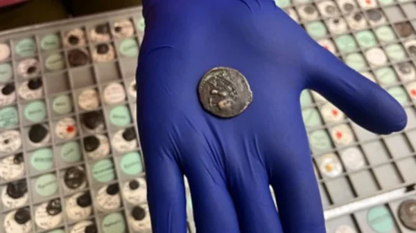 Cổ vật 2.000 năm tuổi được dùng để trả vé xe bus gây xôn xao dư luận kenhtingame com thumb co vat 2000 nam tuoi duoc dung de tra ve xe bus gay xon xao du luan a6651773550363896 940w