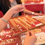 Con trai 16 tuổi xem tin tức và dự đoán, khuyên mẹ tích trữ vàng 3 năm để lãi 1,4 tỷ đồng kenhtingame com thumb con trai 16 tuoi xem tin tuc va du doan khuyen me tich tru vang 3 nam de lai 1 4 ty dong c6c31773463828885 940w