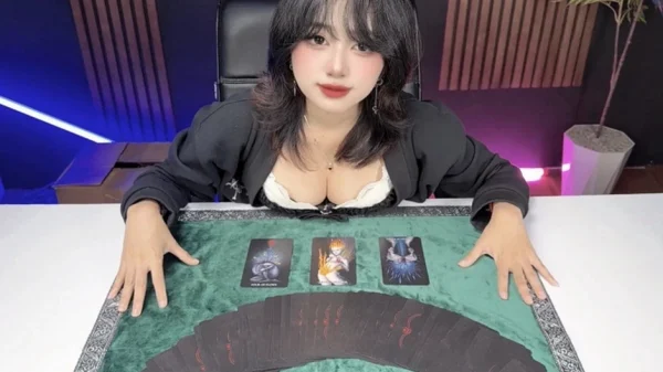 Đăng ảnh xem Tarot quá gợi cảm, nữ trọng tài VCS dính liên hoàn drama kenhtingame com thumb dang anh xem tarot qua goi cam nu trong tai vcs dinh lien hoan drama f4bf 940w