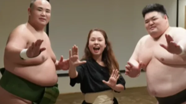 Đấu vật với sumo, hot girl xinh đẹp khiến tất cả thích thú kenhtingame com thumb dau vat voi sumo hot girl xinh dep khien tat ca thich thu 8e421774266249993 940w