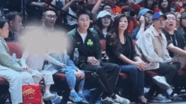 Diện mạo của "2 nhóc tỳ hào môn" nhà siêu mẫu Victoria's Secret Hề Mộng Dao và thiếu gia trùm sòng bạc Macau kenhtingame com thumb dien mao cua quot 2 nhoc ty hao mon quot nha sieu mau victorias secret he mong dao va thieu gia trum song bac macau 963e1774334554578 940w