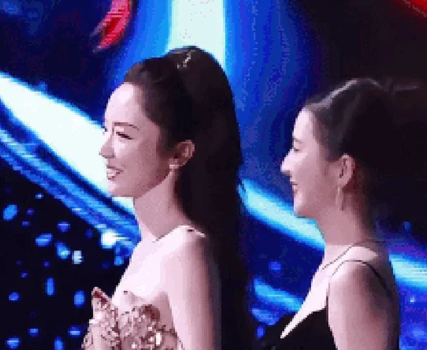 Đôi bạn thân showbiz giống nhau 99% từ ngoại hình đến cảnh bị chồng "cắm sừng" và ly dị kenhtingame com thumb doi ban than showbiz giong nhau 99 tu ngoai hinh den canh bi chong quot cam sung quot va ly di a0901774662842721 940w