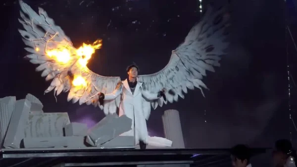 Erik đeo cánh dài 3 mét, lửa bập bùng cháy phát sợ kenhtingame com thumb erik deo canh dai 3 met lua bap bung chay phat so 7d6f 940w