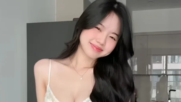 Gái xinh bất ngờ lên xu hướng nhờ khoe lúm đồng tiền, từng bị gắn mác bản sao Tiểu Hý kenhtingame com thumb gai xinh bat ngo len xu huong nho khoe lum dong tien tung bi gan mac ban sao tieu hy bf4d1773233983233 940w