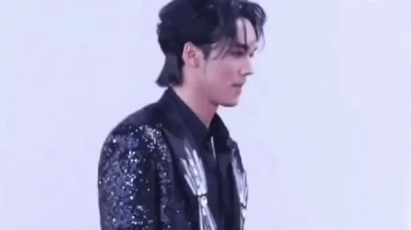 Hoảng hốt không nhận ra trai đẹp gen Z sau khi có con với nữ đại gia 1 đời chồng kenhtingame com thumb hoang hot khong nhan ra trai dep gen z sau khi co con voi nu dai gia 1 doi chong b6df1773996518482 940w 1