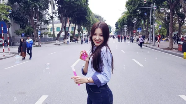 Hot girl phố đi bộ Hà Nội là mỹ nhân đẹp nhất thế giới nay hết thời lặn mất tăm kenhtingame com thumb hot girl pho di bo ha noi la m nhan dep nhat the gioi nay het thoi lan mat tam 80451774771061054 940w