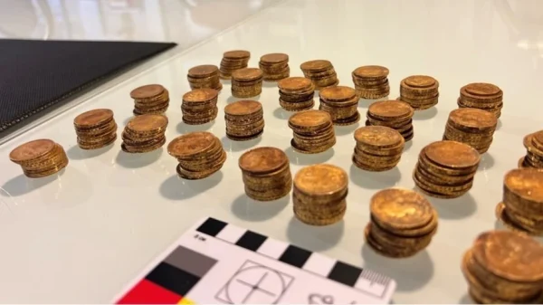 Khai quật móng ngôi nhà cổ, phát hiện kho báu gồm hơn 400 đồng tiền vàng kenhtingame com thumb khai quat mong ngoi nha co phat hien kho bau gom hon 400 dong tien vang f0171773127834620 940w