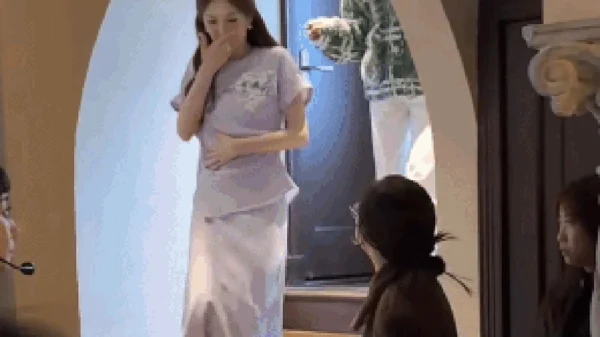 Không ai ngờ ngọc nữ lén ra nước ngoài sinh con cho CEO công ty giải trí giờ xuống cấp nhan sắc đến mức này kenhtingame com thumb khong ai ngo ngoc nu len ra nuoc ngoai sinh con cho ceo cong ty giai tri gio xuong cap nhan sac den muc nay 90811774343874527 940w