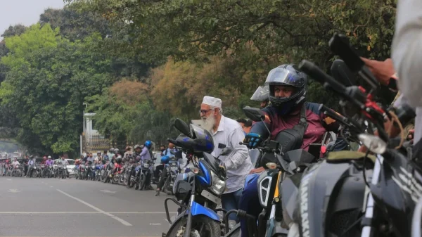 Không phải tắc đường, đây là dòng người vô tận chờ đổ xăng tại 1 quốc gia châu Á: Vấn đề không phải giá bao nhiêu nữa kenhtingame com thumb khong phai tac duong day la dong nguoi vo tan cho do xang tai 1 quoc gia chau a van de khong phai gia bao nhieu nua 33631774939029422 940w