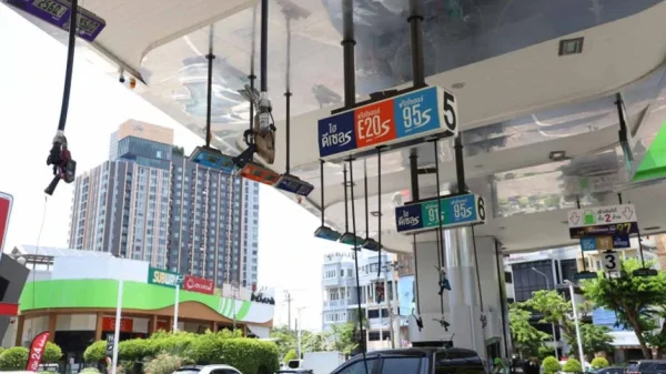 Láng giềng Việt Nam ghi nhận giá xăng cao kỷ lục kenhtingame com thumb lang gieng viet nam ghi nhan gia xang cao ky luc 45041774951453874 940w