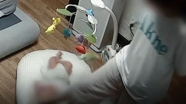 Mẹ bạo hành con 133 ngày tuổi đến tử vong: Em bé gãy xương 23 chỗ, dư luận càng phẫn nộ khi biết nghề nghiệp của người phụ nữ kenhtingame com thumb me bao hanh con 133 ngay tuoi den tu vong em be gay xuong 23 cho du luan cang phan no khi biet nghe nghiep cua nguoi phu nu b6aa1773724042754 940w