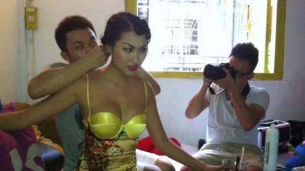 Mẹ đơn thân là nghệ sĩ được đại gia miền Tây si mê tung loạt ảnh quyến rũ từ 15 năm trước kenhtingame com thumb me don than la nghe si duoc dai gia mien tay si me tung loat anh quyen ru tu 15 nam truoc 2166 940w