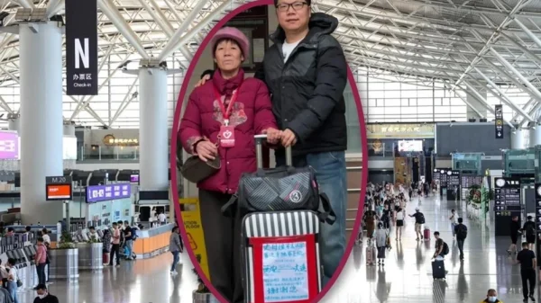 Mẹ vợ mù chữ lần đầu đi máy bay: chàng rể chu đáo dán thư cầu cứu lên vali kenhtingame com thumb me vo mu chu lan dau di may bay chang re chu dao dan thu cau cuu len vali e0a11773456347901 940w