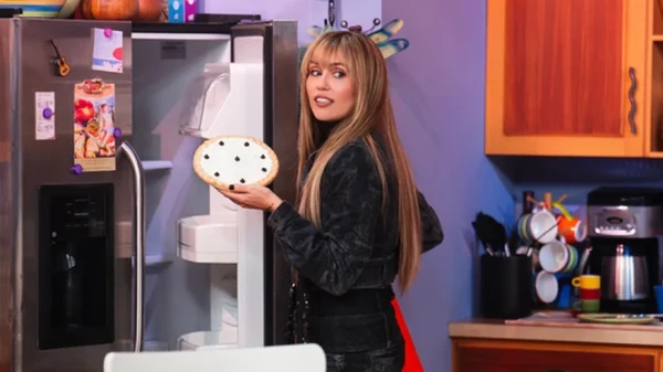 Miley Cyrus hoá thân Hannah Montana sau 2 thập kỷ, nhan sắc U40 bẻ cong thời gian! kenhtingame com thumb miley cyrus hoa than hannah montana sau 2 thap ky nhan sac u40 be cong thoi gian 720e1774422744287 940w