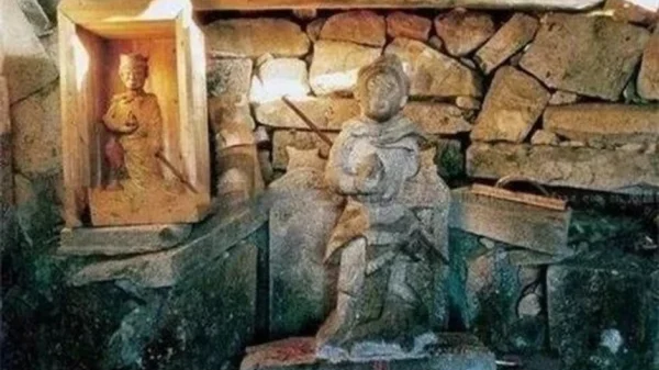 Mộ cổ 700 năm khắc tên 4 chữ “Tề Thiên Đại Thánh”: Bên dưới là ai? kenhtingame com thumb mo co 700 nam khac ten 4 chu te thien dai thanh ben duoi la ai 29691774429578403 940w