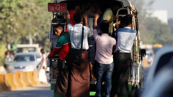 Myanmar áp dụng lưu thông xe theo biển số chẵn lẻ để đối phó với thiếu hụt nhiên liệu kenhtingame com thumb myanmar ap dung luu thong xe theo bien so chan le de doi pho voi thieu hut nhien lieu a1901773159537304 940w