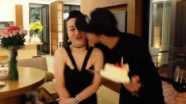 Nam diễn viên Việt bị vợ đại gia hơn 15 tuổi "cảnh báo" ngay trong ngày sinh nhật kenhtingame com thumb nam dien vien viet bi vo dai gia hon 15 tuoi quot canh bao quot ngay trong ngay sinh nhat 2c711774100678158 940w