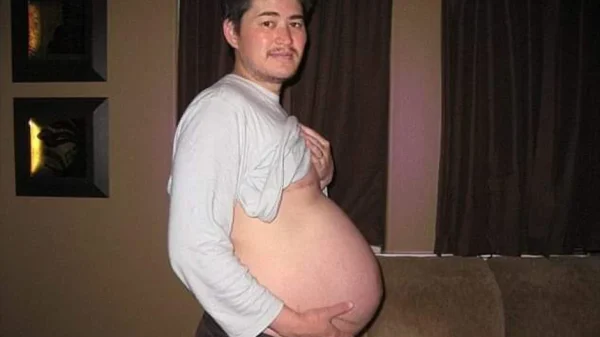 Người đàn ông đầu tiên mang thai và sinh con thành công trên thế giới kenhtingame com thumb nguoi dan ong dau tien mang thai va sinh con thanh cong tren the gioi bf271773827730131 940w 1