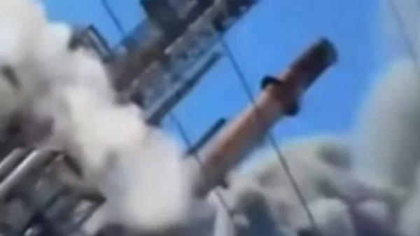 Nổ lớn tại 1 nhà máy lọc dầu ở Mỹ, khói đen bao trùm kenhtingame com thumb no lon tai 1 nha may loc dau o m khoi den bao trum 5d021774334790128 940w