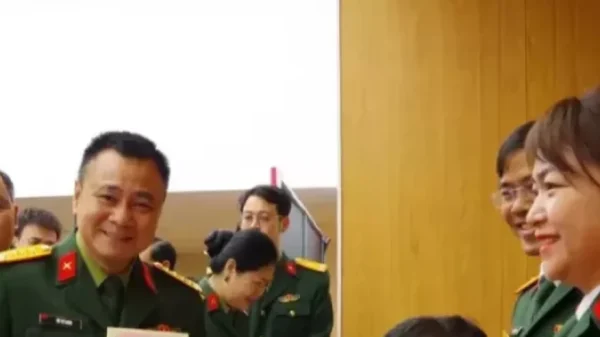 NSND Tự Long, Quyền Linh và nhạc sĩ Nguyễn Văn Chung cùng hàng chục nghệ sĩ đi bỏ phiếu kenhtingame com thumb nsnd tu long quyen linh va nhac si nguyen van chung cung hang chuc nghe si di bo phieu b70f1773569505089 940w