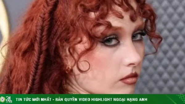 Nữ ca sĩ hở bạo bất ngờ bị cấm diễn kenhtingame com thumb nu ca si ho bao bat ngo bi cam dien e1321774213559777 940w