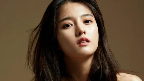 Nữ diễn viên Hàn Quốc ăn phở, uống cà phê đường tàu ở Hà Nội kenhtingame com thumb nu dien vien han quoc an pho uong ca phe duong tau o ha noi 42da1774962979727 940w