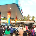 Nước láng giềng Việt Nam thu nhập bình quân 5 triệu đồng/tháng, nay giá xăng tăng top đầu thế giới kenhtingame com thumb nuoc lang gieng viet nam thu nhap binh quan 5 trieu dong thang nay gia xang tang top dau the gioi a6801774445086669 940w