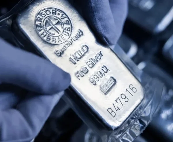 Ồ ạt đổ tiền bắt đáy, 265 tấn bạc về kho một tổ chức chỉ trong 1 đêm kenhtingame com thumb o at do tien bat day 265 tan bac ve kho mot to chuc chi trong 1 dem 87111774324457511 940w