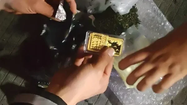 Phát hiện 3 thỏi vàng trị giá 230 triệu đồng trong một gói trà kenhtingame com thumb phat hien 3 thoi vang tri gia 230 trieu dong trong mot goi tra b80b1773853921068 940w