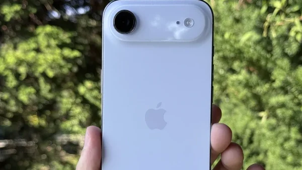 Sau 6 tháng dùng iPhone Air, tôi chính thức thừa nhận: Độ mỏng 5.6mm đã thay đổi hoàn toàn cách tôi nhìn nhận về một chiếc smartphone kenhtingame com thumb sau 6 thang dung iphone air toi chinh thuc thua nhan do mong 56mm da thay doi hoan toan cach toi nhin nhan ve mot chiec smartphone 30241773986524177 940w