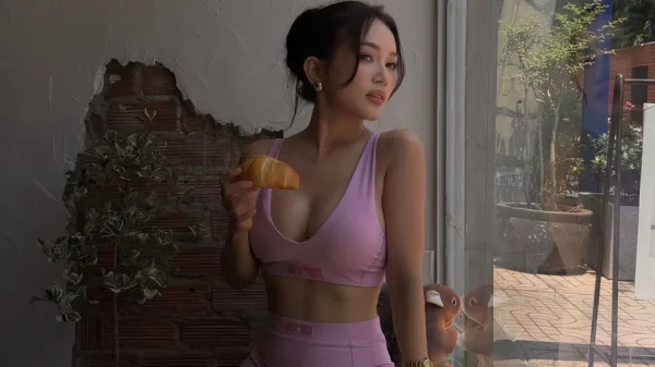 Sĩ Thanh "đốt mắt" fan trong set đồ Gym hồng: Visual thăng hạng, vóc dáng "vô thực" ở tuổi 40 kenhtingame com thumb si thanh quot dot mat quot fan trong set do gym hong visual thang hang voc dang quot vo thuc quot o tuoi 40 07f41774267392844 940w