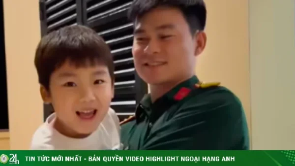 Tan chảy clip con trai Hòa Minzy thăm Đại úy Văn Cương, quấn quýt không rời kenhtingame com thumb tan chay clip con trai hoa minzy tham dai uy van cuong quan quyt khong roi 487d1773981115100 940w