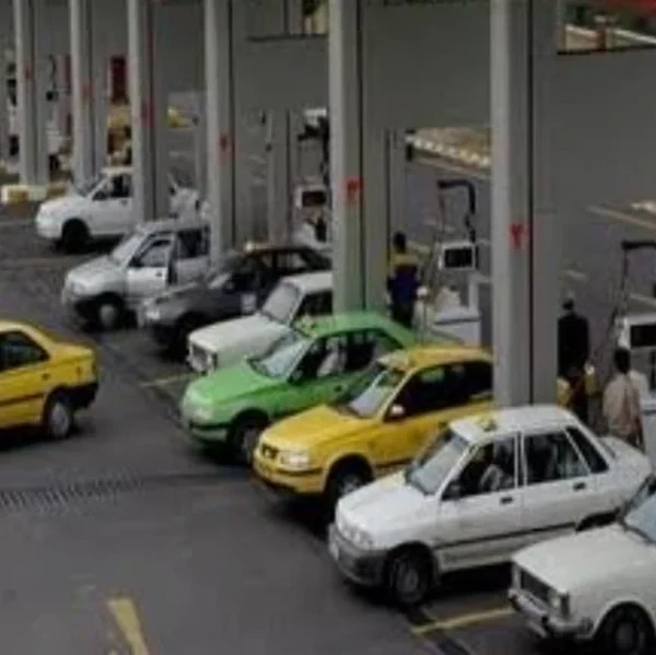 Thiếu xăng dầu kéo dài, người Iran đưa "vũ khí sinh tồn" xuống phố: Nhìn qua cứ ngỡ đến từ tương lai kenhtingame com thumb thieu xang dau keo dai nguoi iran dua quot vu khi sinh ton quot xuong pho nhin qua cu ngo den tu tuong lai bfdc1774894349270 940w