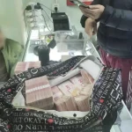 Thu giữ 68 điện thoại, 80 chỉ vàng cùng hơn 21 tỷ đồng tiền mặt và bắt khẩn cấp 12 người tại 1 công trường bỏ hoang kenhtingame com thumb thu giu 68 dien thoai 80 chi vang cung hon 21 ty dong tien mat va bat khan cap 12 nguoi tai 1 cong truong bo hoang 008e1774430871208 940w