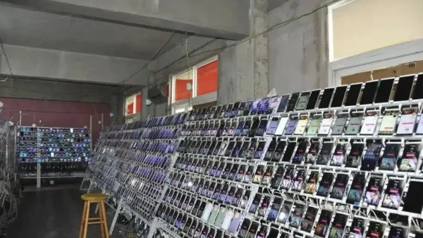 Thu giữ hơn 26.000 điện thoại, 34 tỷ đồng tiền mặt và bắt khẩn cấp 24 người kenhtingame com thumb thu giu hon 26000 dien thoai 34 ty dong tien mat va bat khan cap 24 nguoi 4ab81773983060199 940w