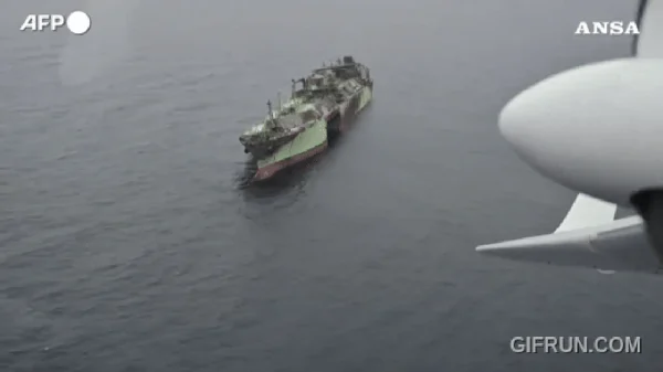 Thủy thủ bỏ đi, tàu Nga chở 900 tấn dầu trôi dạt giữa biển, châu Âu cảnh báo nguy hiểm: Chuyện gì đã xảy ra? kenhtingame com thumb thuy thu bo di tau nga cho 900 tan dau troi dat giua bien chau au canh bao nguy hiem chuyen gi da xay ra 24f31773818189049 940w