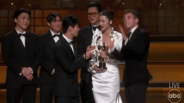 Tình cũ Jennie (BLACKPINK) và nữ ca sĩ Kpop Demon Hunters bị phân biệt chủng tộc ngay trên sân khấu nhận giải Oscar 2026? kenhtingame com thumb tinh cu jennie blackpink va nu ca si kpop demon hunters bi phan biet chung toc ngay tren san khau nhan giai oscar 2026 42531773645727574 940w