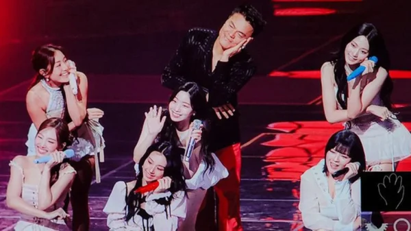 Tổng tài bỏ chức CEO để theo đuổi ca hát, giật spotlight showbiz kenhtingame com thumb tong tai bo chuc ceo de theo duoi ca hat giat spotlight showbiz 5cbd1773150488212 940w